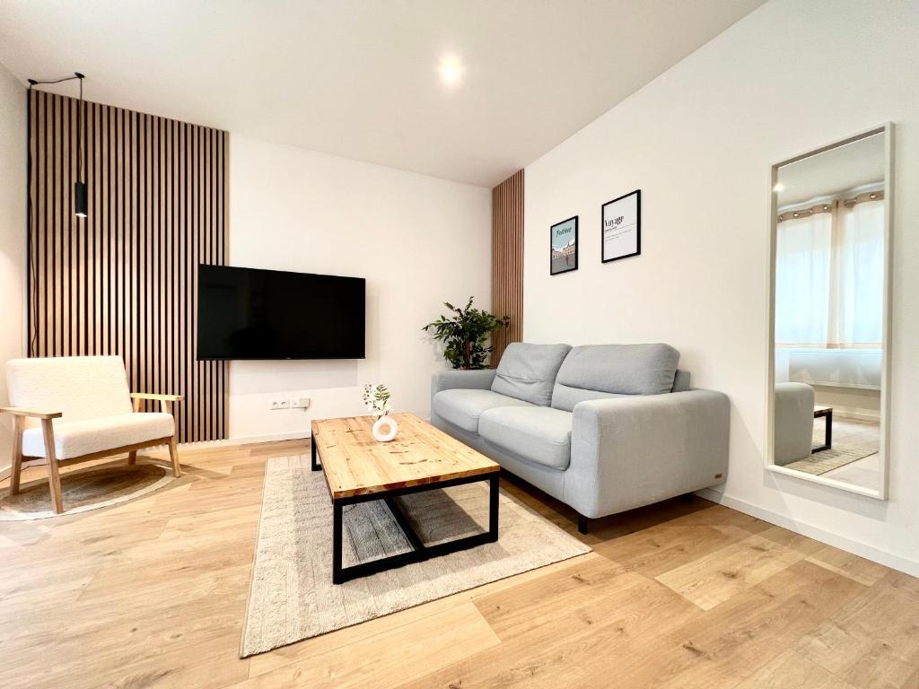 a living room with a couch and a table at La parenthèse Pictave - centre-ville de Poitiers in Biard