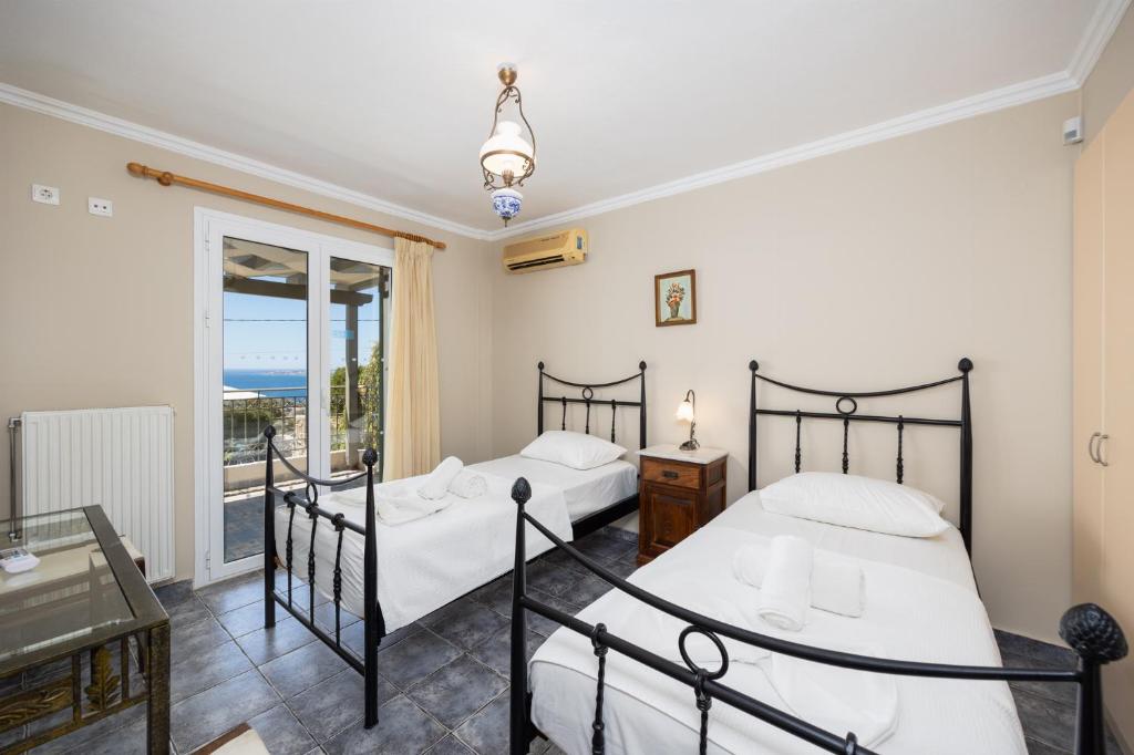 Postel nebo postele na pokoji v ubytování Villa Penelope Sea View