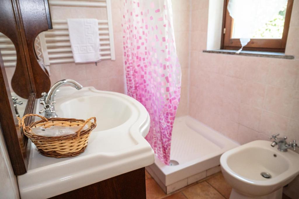 Koupelna v ubytování Villaggio Le Querce