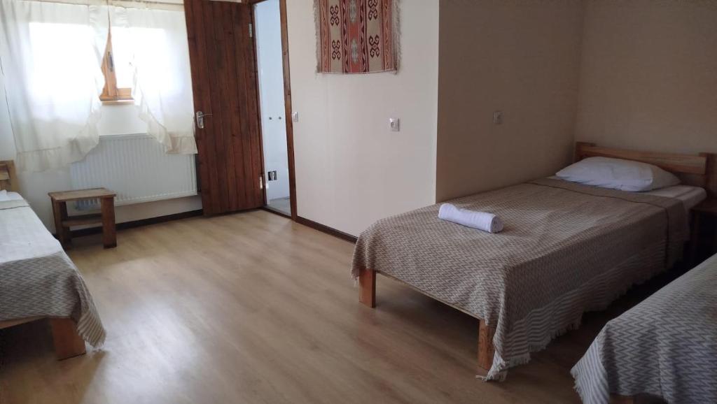 Postel nebo postele na pokoji v ubytování Gremeli Wine & Hotel