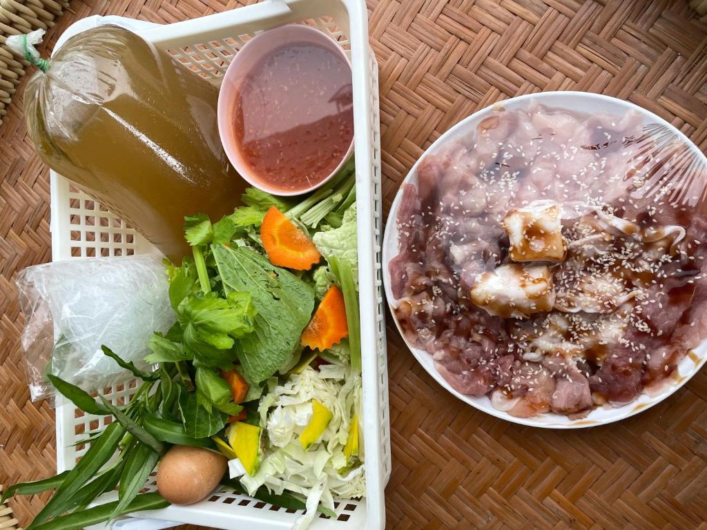 ホテルの敷地内または近くでの食事または食べ物