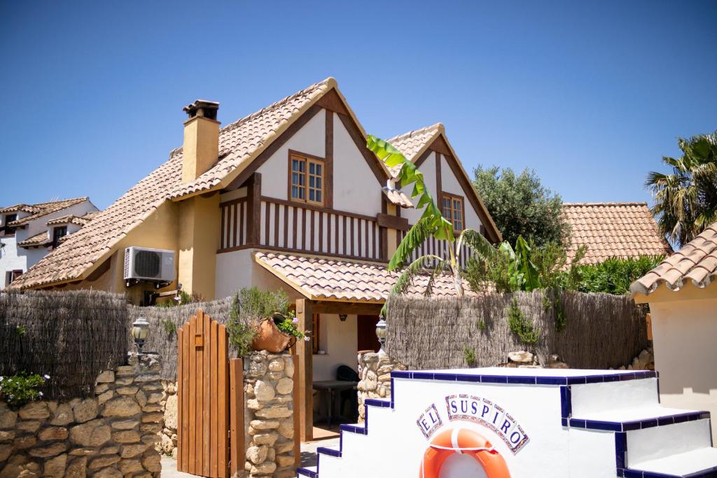 a house with a gate and a fence at Casas El Suspiro in Zahora