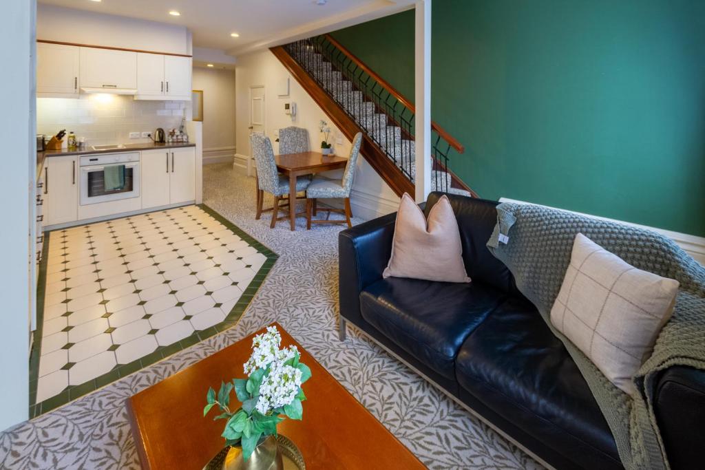 Beauty in the CBD - 1bed Free Parking Pool - Resim 1