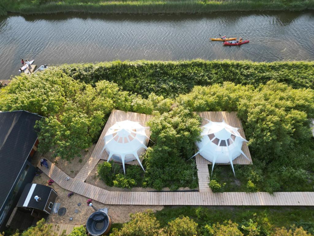 Příroda nedaleko luxury tent