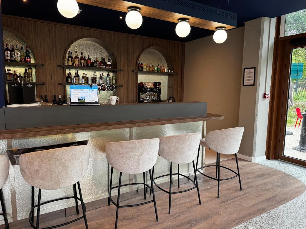 Hôtel AKENA Serris - Val d'Europeにあるラウンジまたはバー