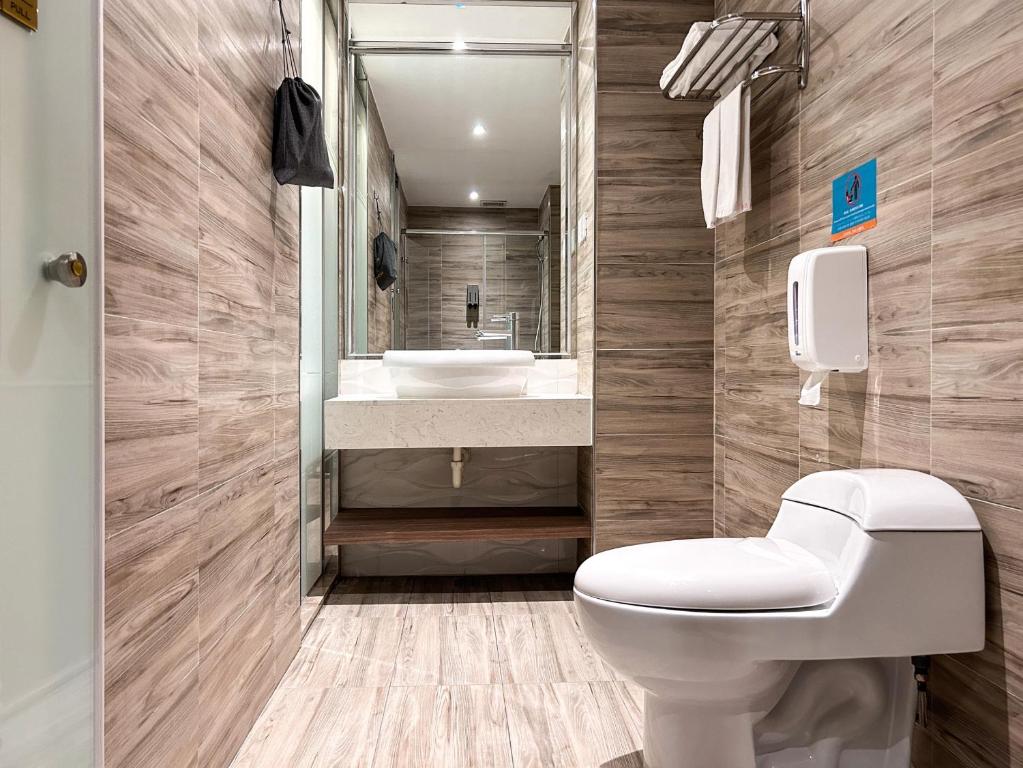 Koupelna v ubytování Royal Fine Hotel