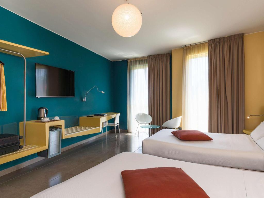 Postel nebo postele na pokoji v ubytování ibis Styles Catania Acireale