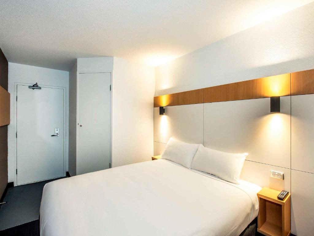 Postel nebo postele na pokoji v ubytování ibis Budget - Enfield