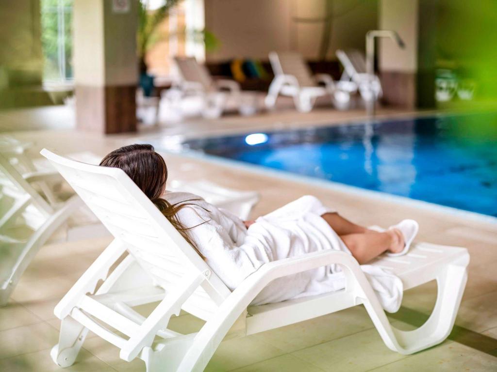 Bazén v ubytování Dosłońce Resort Wellness & Farm nebo v jeho okolí