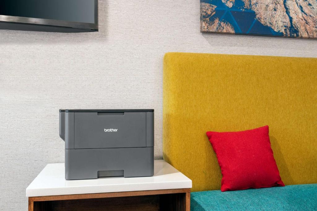 Hampton Inn Coventry-Warwick Area photo