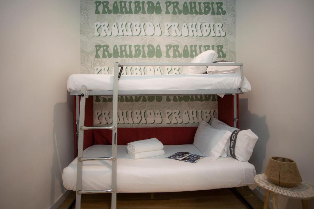 Casual Vintage Valencia by Casual Hoteles - Economy Quadruple Interior Room