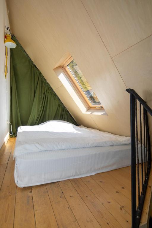 Postel nebo postele na pokoji v ubytování Kazbegi Targmani Cottages