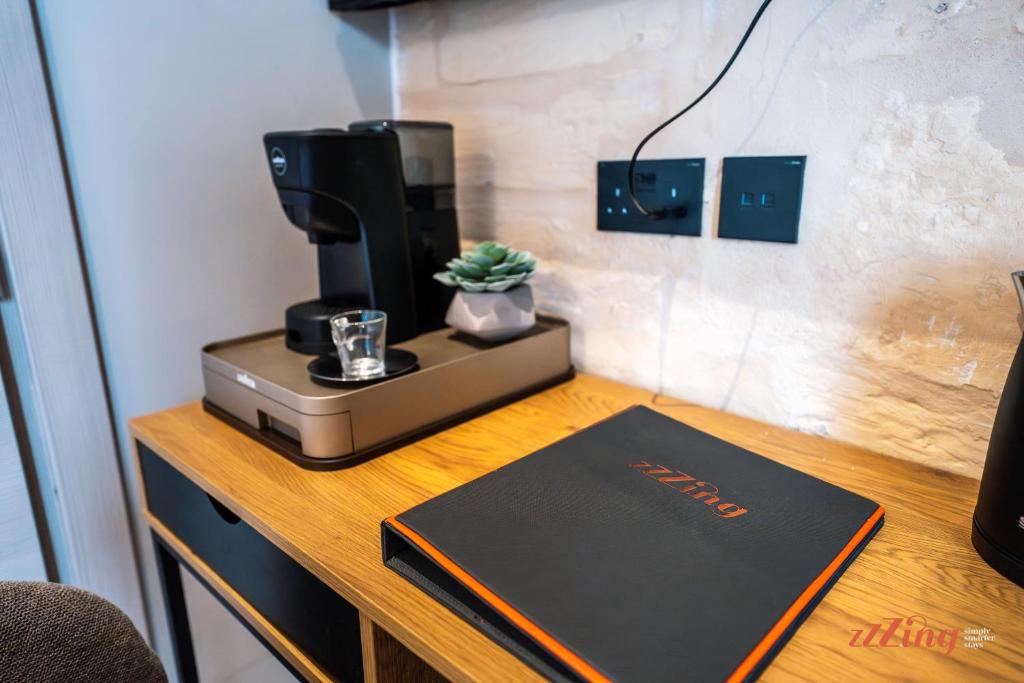 The Florian Boutique Guesthouse by Zzzing - 11