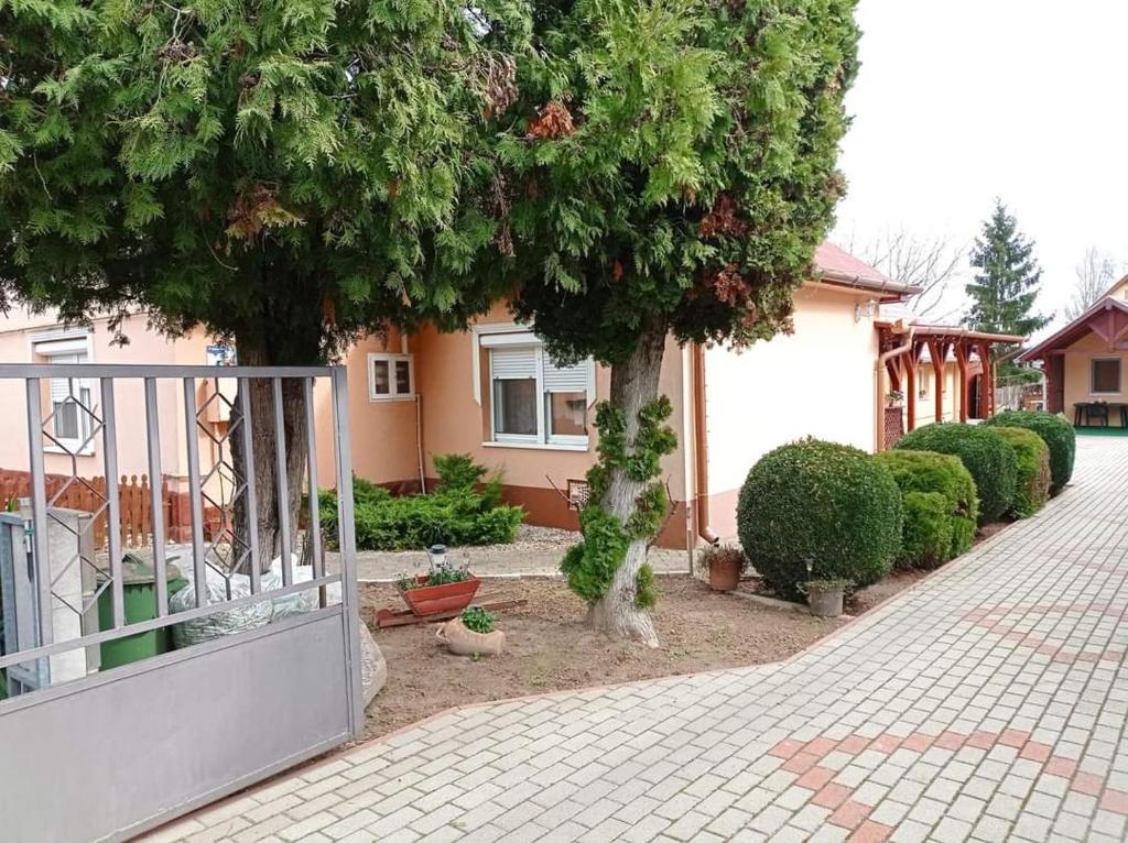 Örökzöld apartman 8640 Fonyód, Kupavezér utca 24 kép - 1