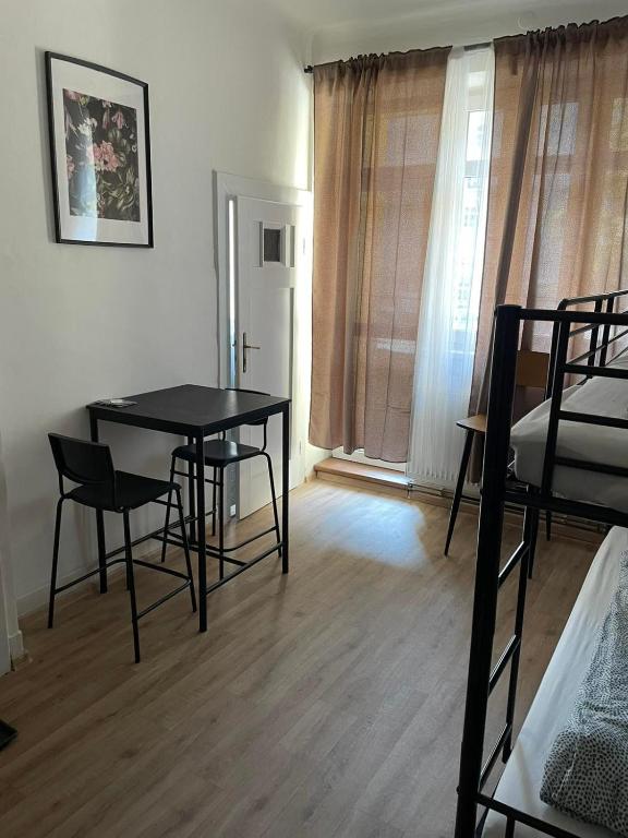 Postel nebo postele na pokoji v ubytování Black Style ROOMS Moravske namesti