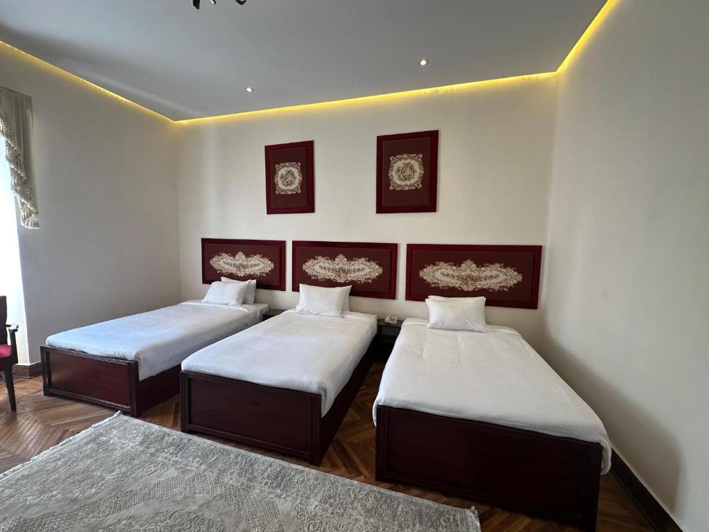Postel nebo postele na pokoji v ubytování Victoria Cairo Hotel