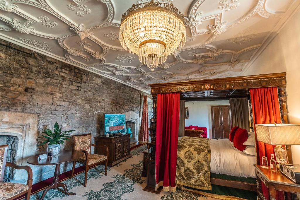 Thornbury Castle - A Relais & Chateaux Hotel - Superior Deluxe Bedchamber