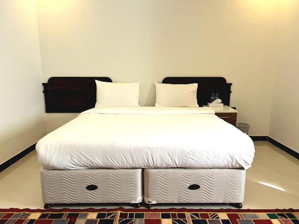 Postel nebo postele na pokoji v ubytování Al Afiah Corniche Hotel Apartment