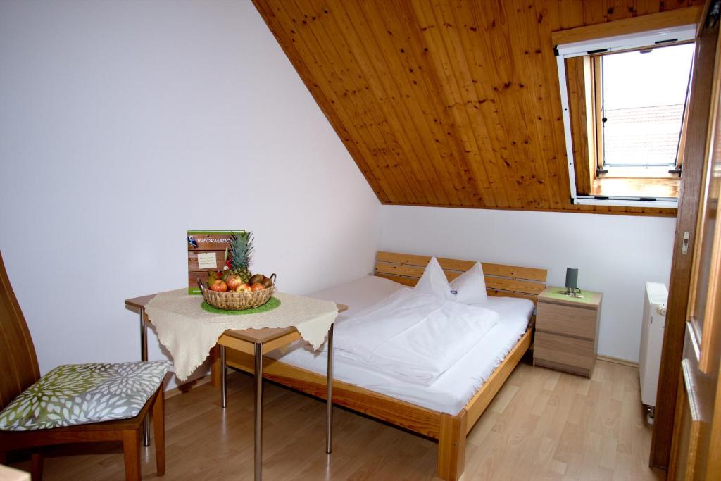 Ferienpension Kühner - Single Room With Bathroom