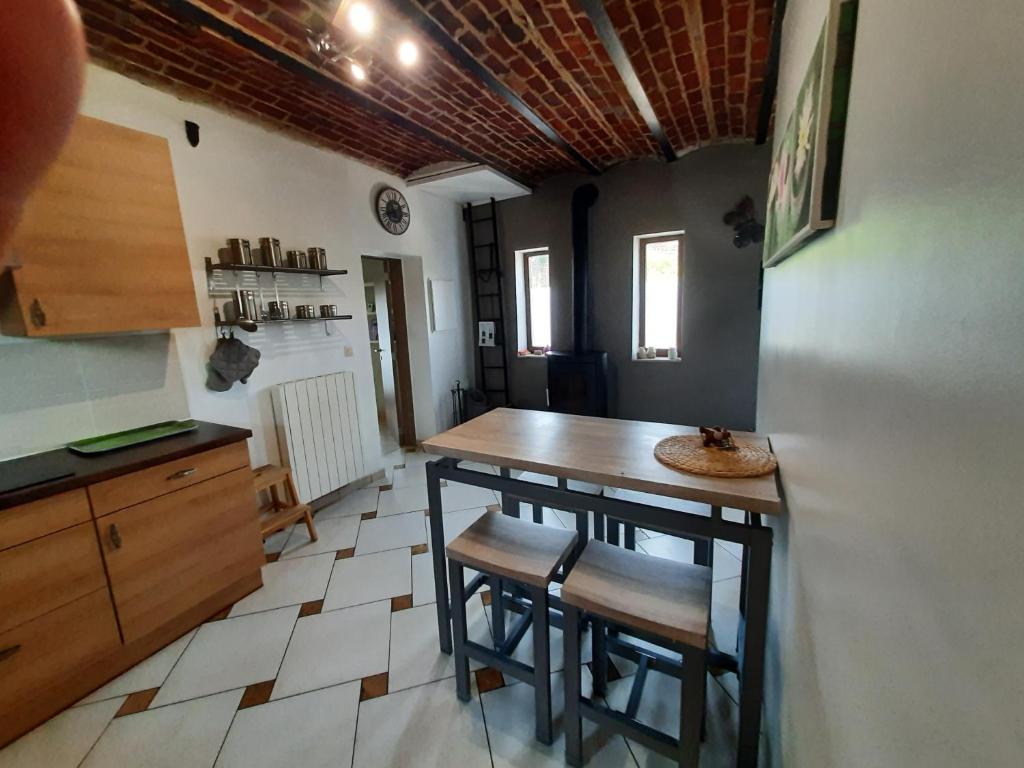 Kuchyň nebo kuchyňský kout v ubytování Gîte de l'Espinette