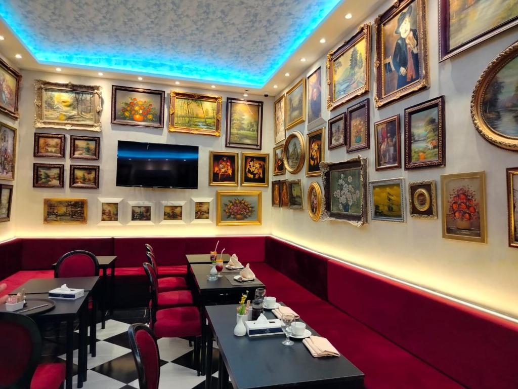 TV a/nebo společenská místnost v ubytování Victoria Cairo Hotel