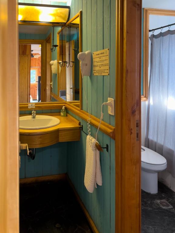 Ένα μπάνιο στο Arrayan Lake View Mountain Lodge & Casa De Te Arrayan
