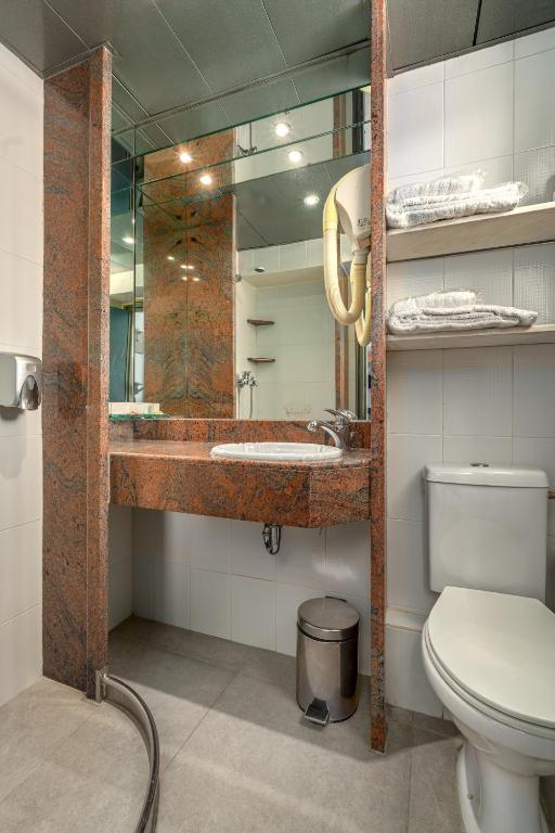 Koupelna v ubytování ALFA HOTEL