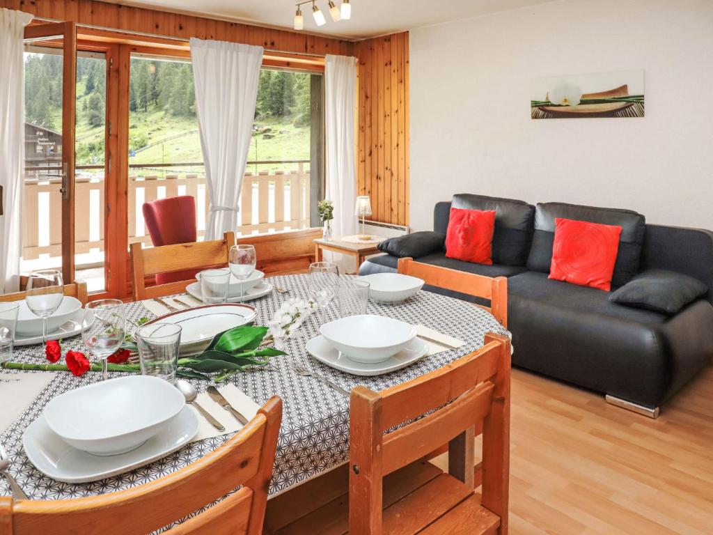 Posezení v ubytování Apartment Dents Rousses I2 by Interhome