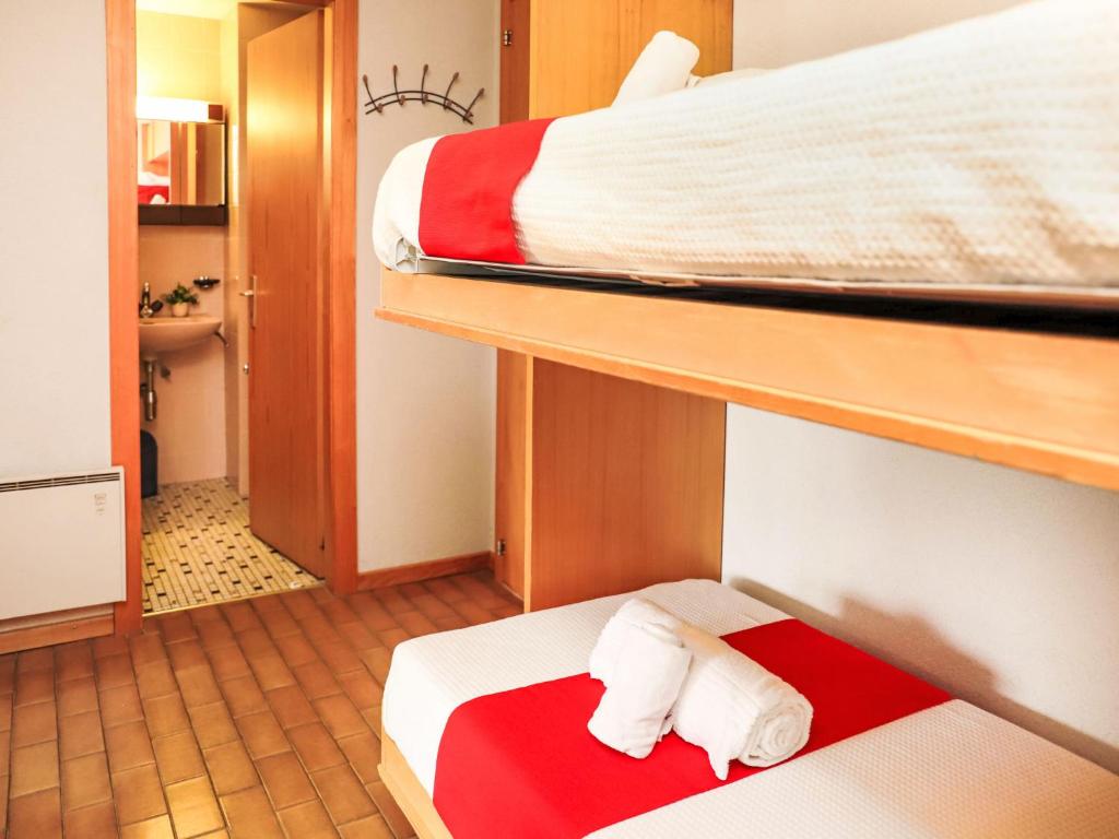 Postel nebo postele na pokoji v ubytování Apartment Dents Rousses I2 by Interhome