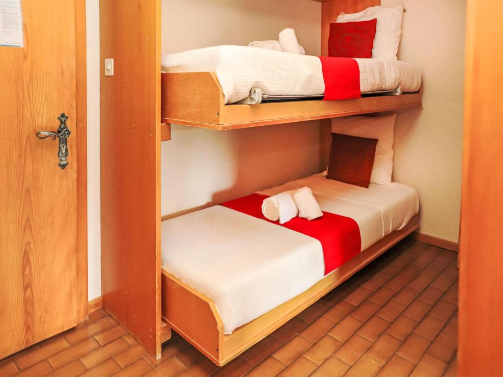 Postel nebo postele na pokoji v ubytování Apartment Dents Rousses I2 by Interhome
