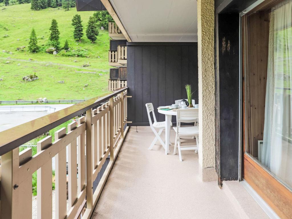 Balkón nebo terasa v ubytování Apartment Dents Rousses I2 by Interhome