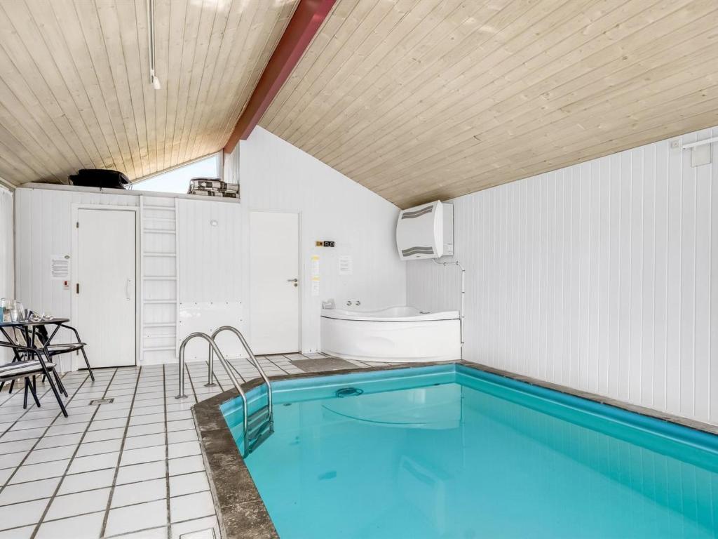 Bazén v ubytování Holiday Home Anne - 100m from the sea by Interhome nebo v jeho okolí