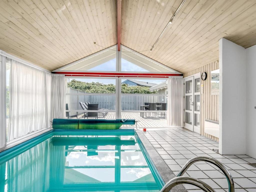 Bazén v ubytování Holiday Home Anne - 100m from the sea by Interhome nebo v jeho okolí