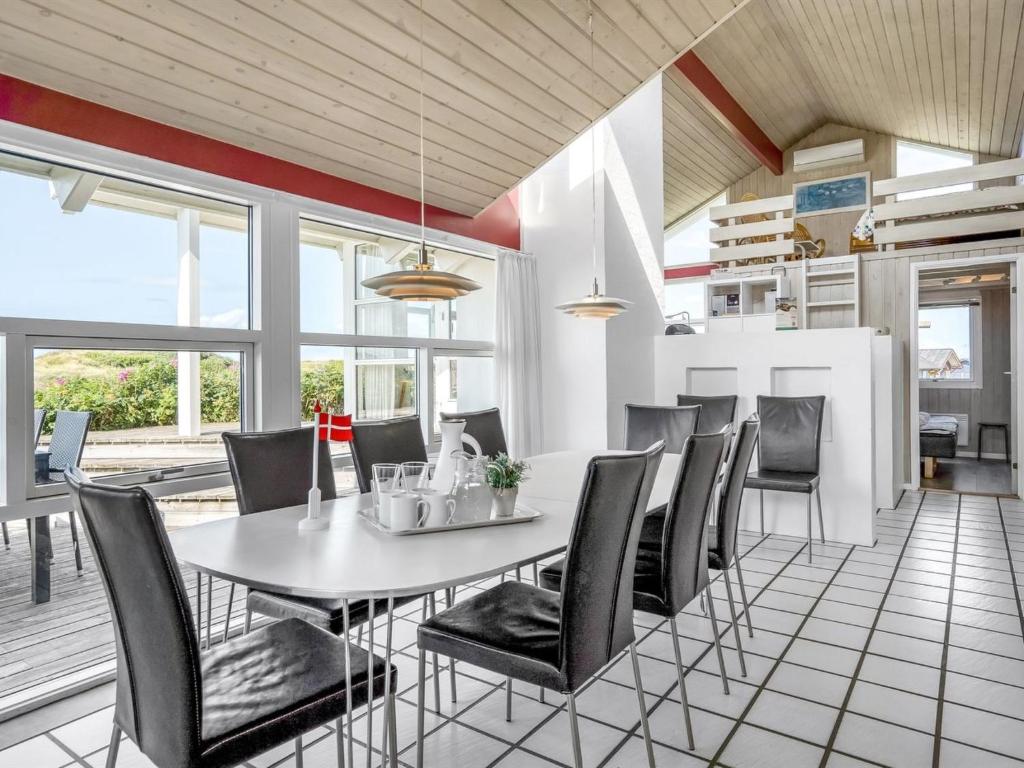 Posezení v ubytování Holiday Home Anne - 100m from the sea by Interhome