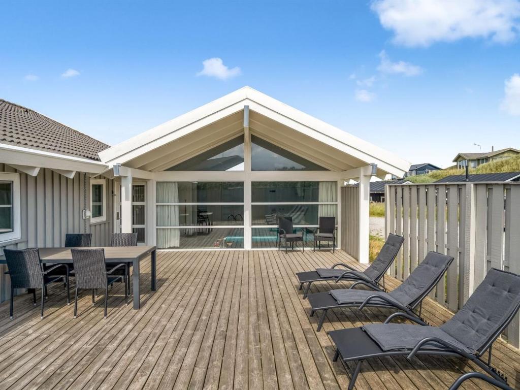 Patio nebo venkovní prostory v ubytování Holiday Home Anne - 100m from the sea by Interhome