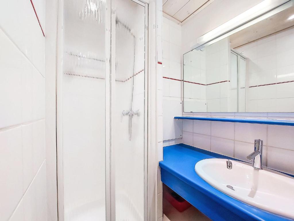 Koupelna v ubytování Studio Les Tommeuses - Val Claret-28 by Interhome