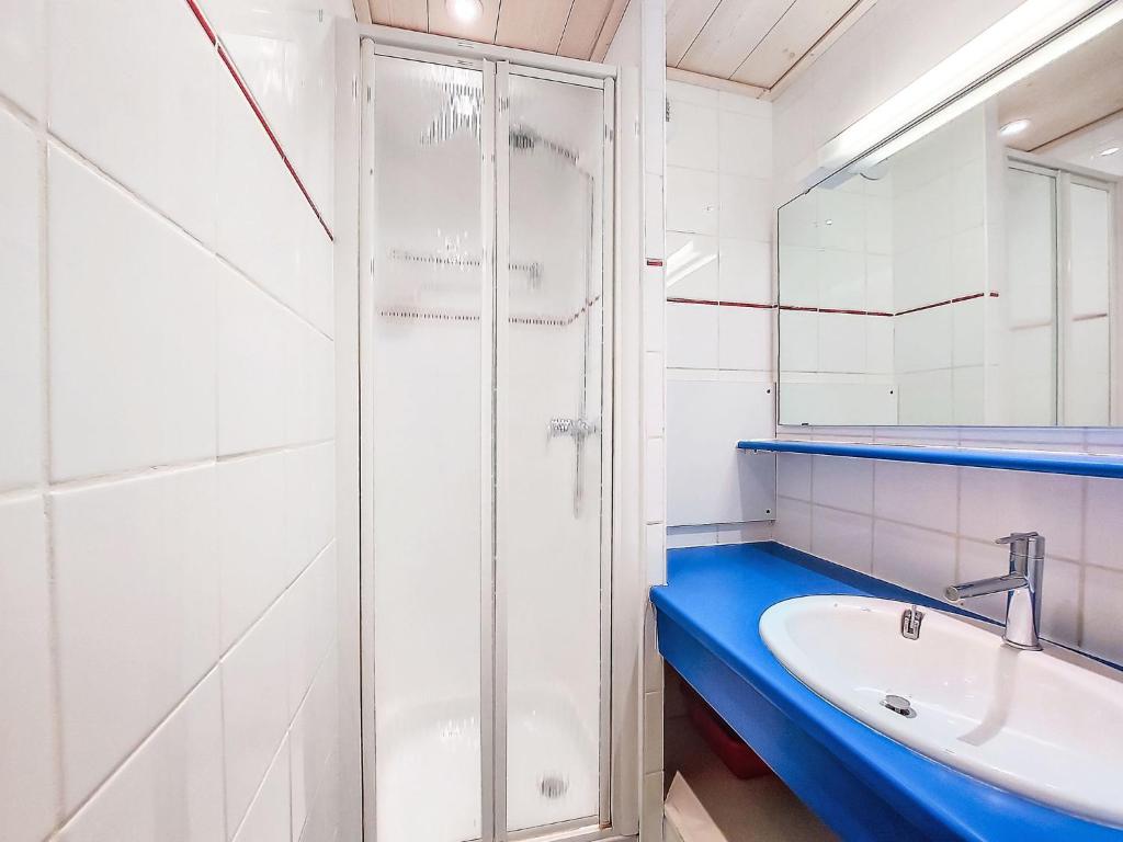 Koupelna v ubytování Studio Les Tommeuses - Val Claret-28 by Interhome