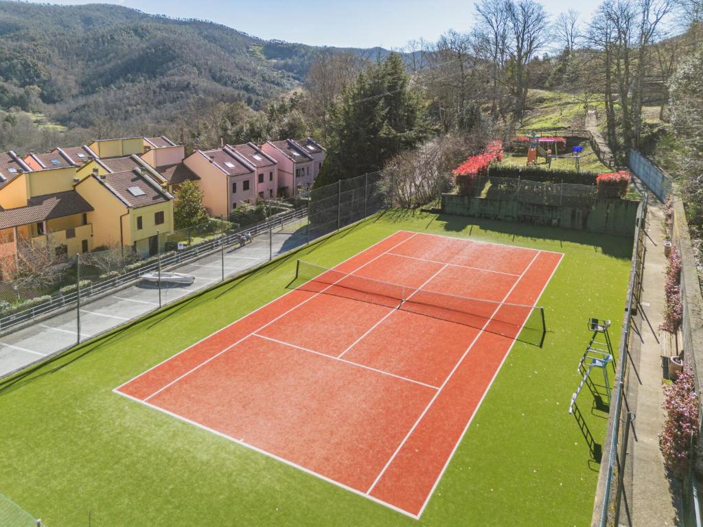 Tennis and/or squash facilities at Apartment Villaggio 5 Terre-4 by Interhome or nearby