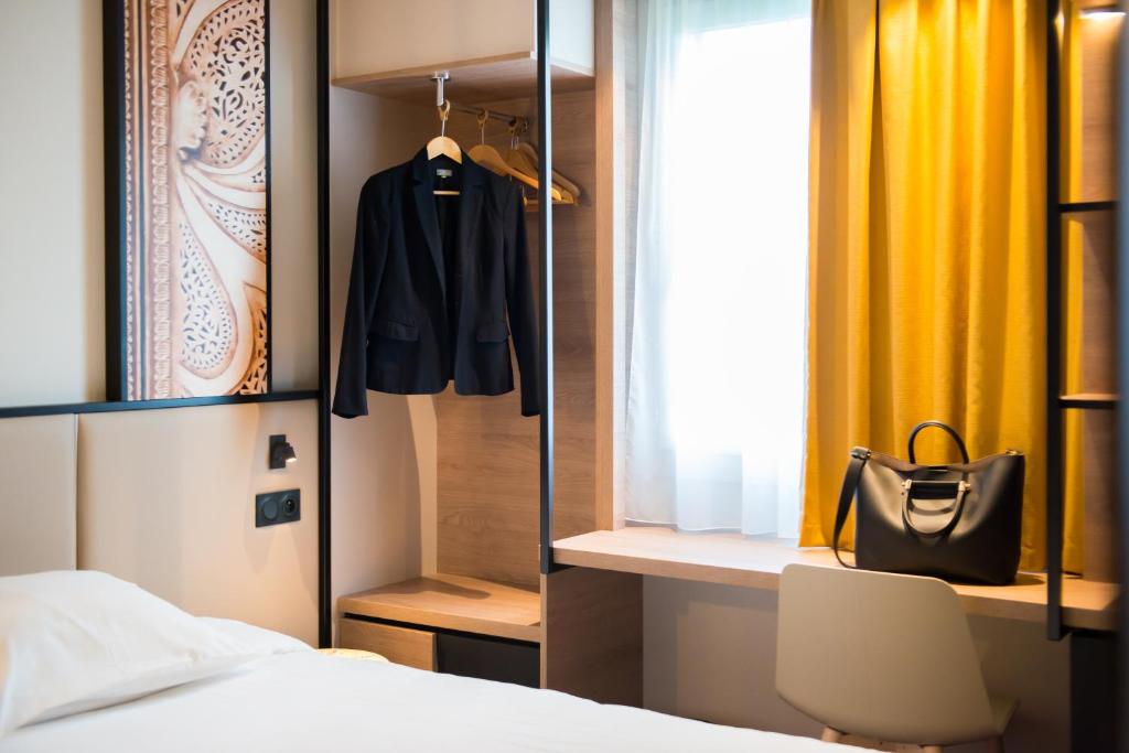 Postel nebo postele na pokoji v ubytování Brit Hotel Brest Le Relecq Kerhuon