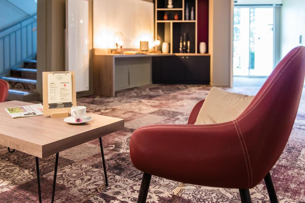 Posezení v ubytování Brit Hotel Brest Le Relecq Kerhuon