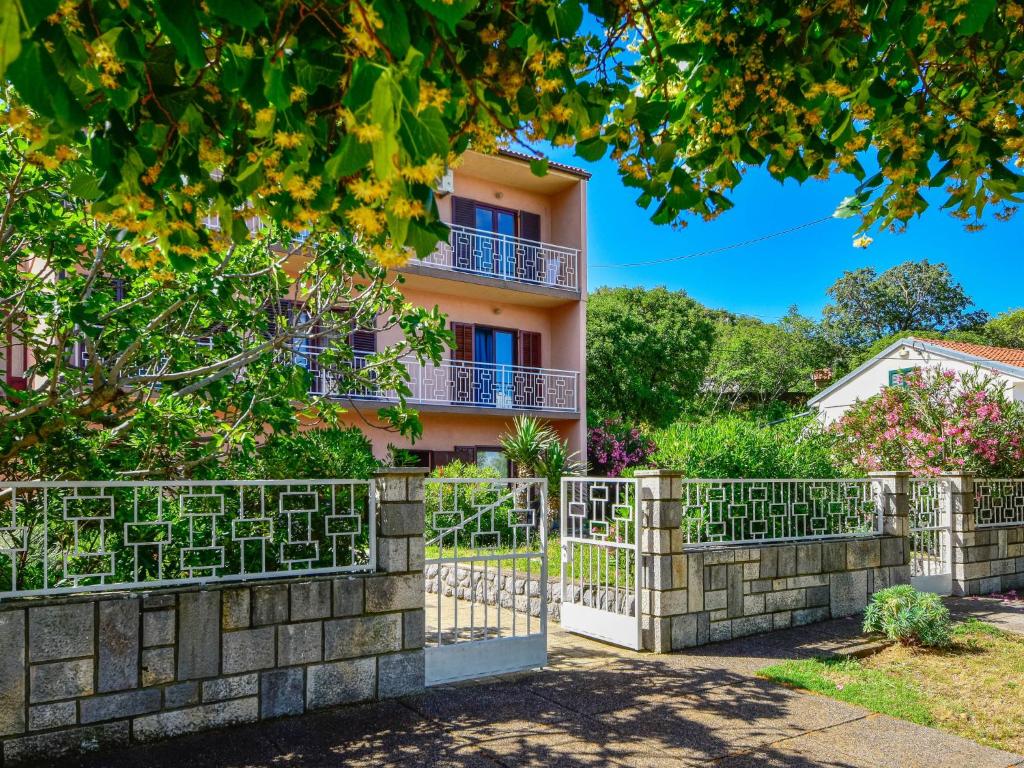 Budova, v ktorej sa apartmán nachádza