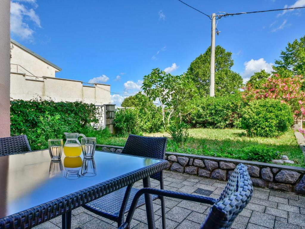 Vonkajšia záhrada v ubytovaní Apartment Adriana-1 by Interhome