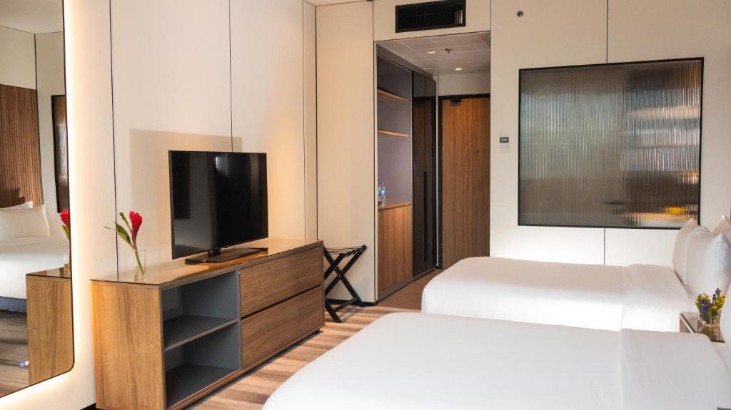 Postel nebo postele na pokoji v ubytování Waymore Hotel Spa & Casino