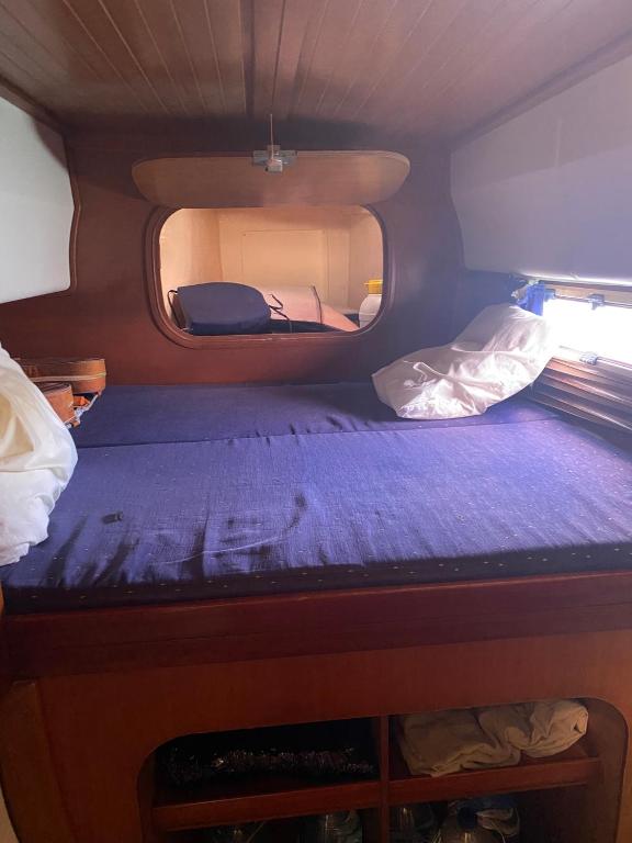 Postel nebo postele na pokoji v ubytování Cabine catamaran Baie de Ste Anne