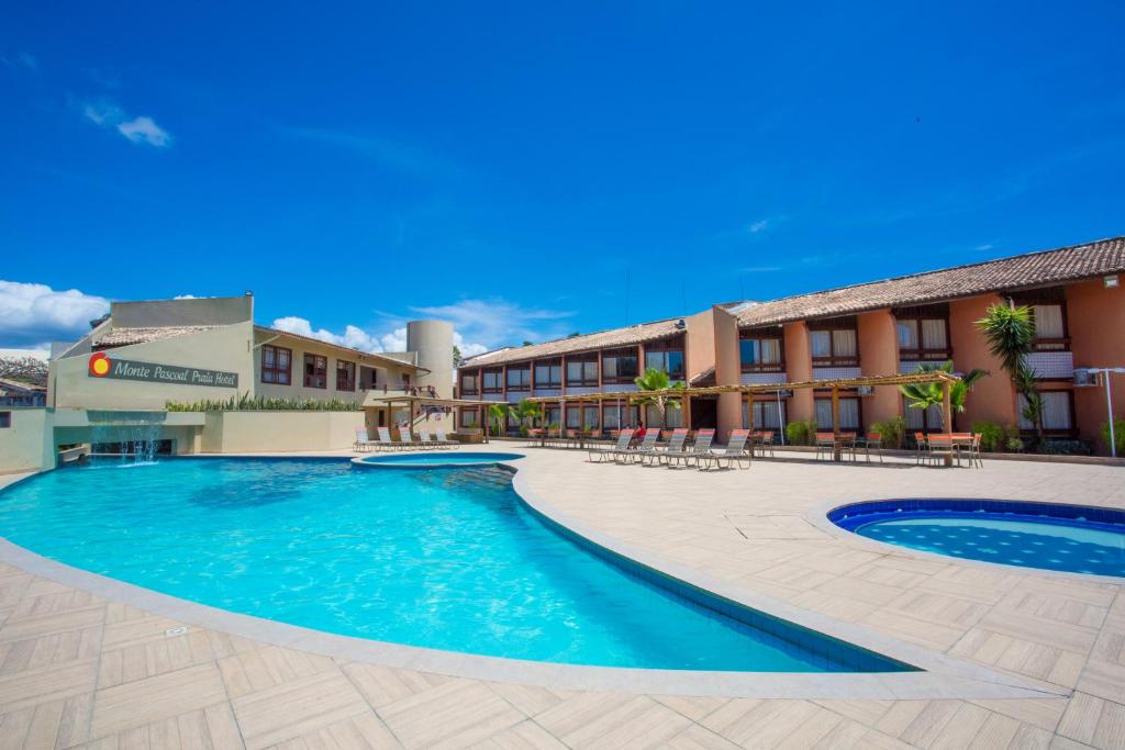 Bazén v ubytování Monte Pascoal Praia Hotel nebo v jeho okolí
