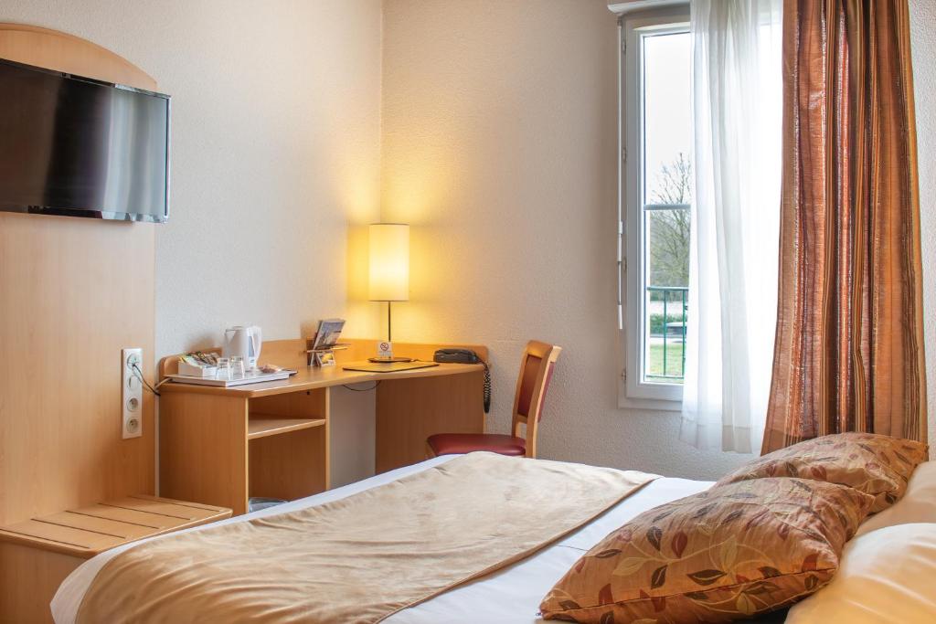 Brit Hotel Châteaudun - Standard Double Room