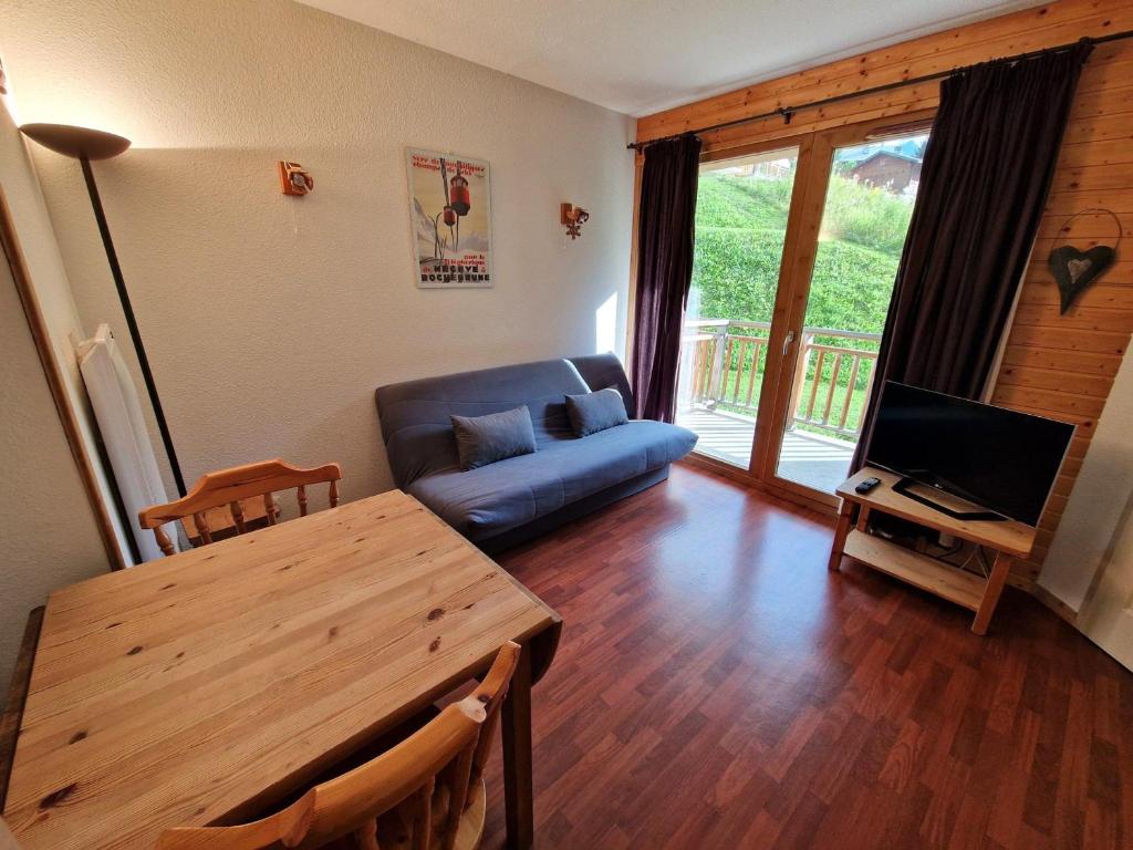 Appartement 2 pièces + cabine, 6 personnes, bien situé à 30m du télécabine - Rue du Cheval Blanc, Modane - FR-1-265-187 - Apartment (6 Adults)