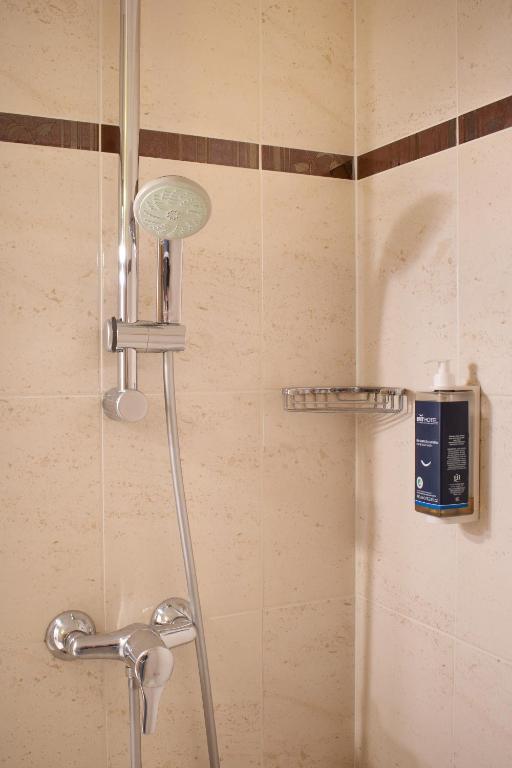 Brit Hotel Châteaudun - Family Room (2 Adults + 1 Child)