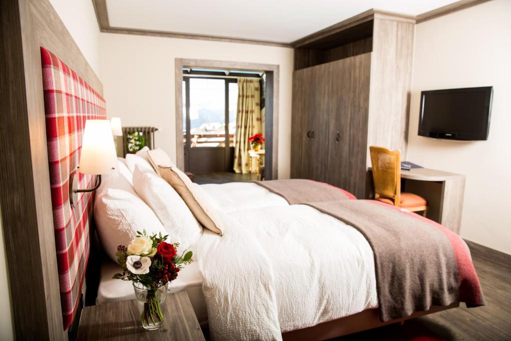 Postel nebo postele na pokoji v ubytování Hotel Bristol Verbier