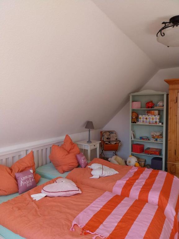 Postel nebo postele na pokoji v ubytování Ferienhaus Eric